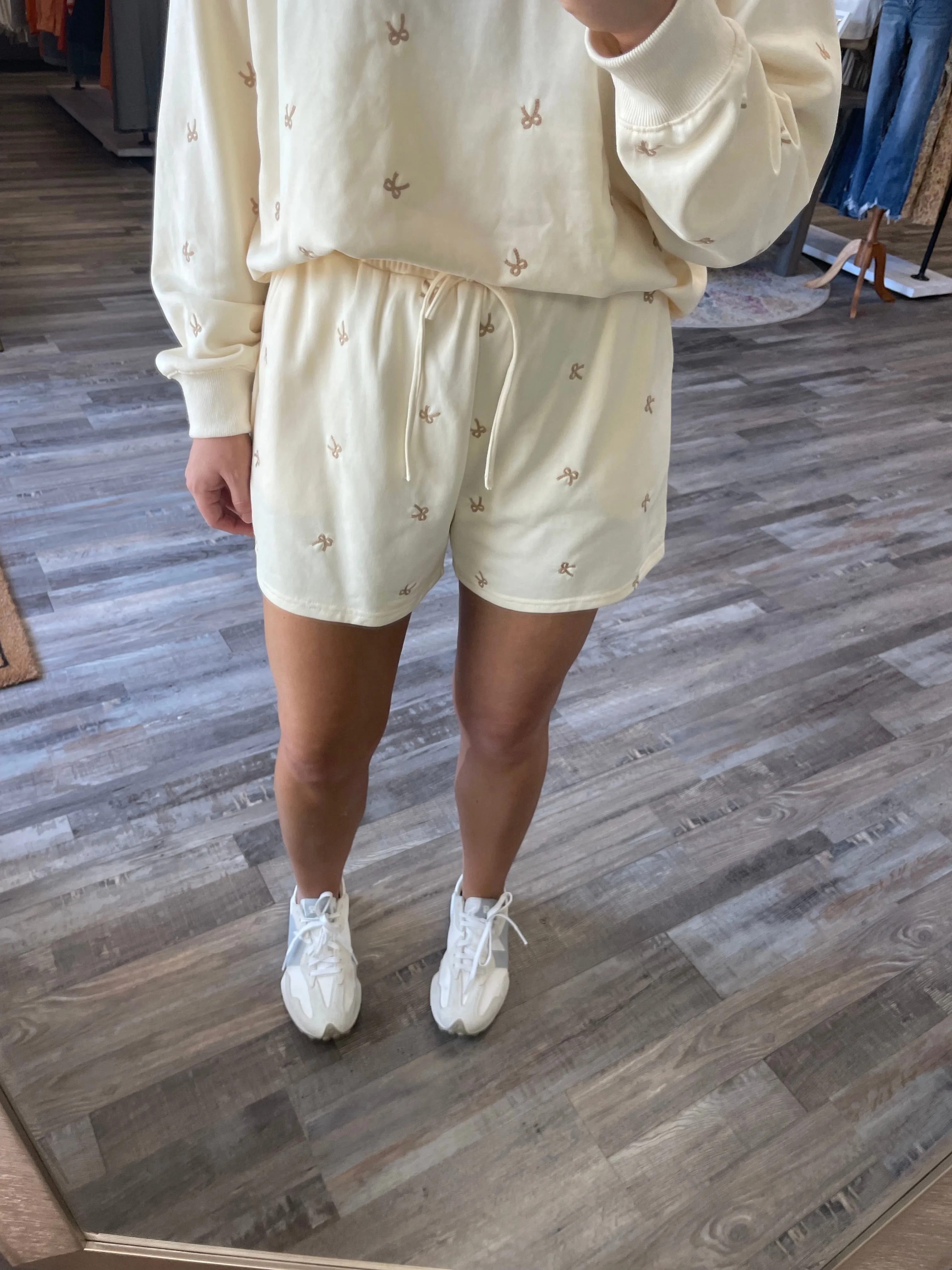 Bow Embroidered Sweat Shorts - Cream/Taupe