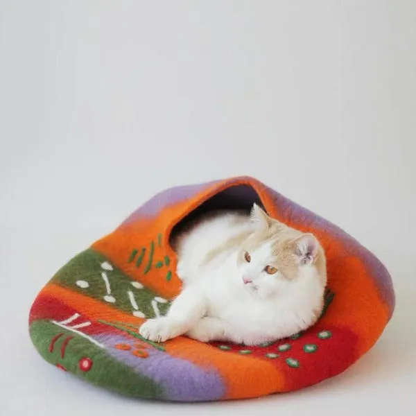 CatsCity Hand Crafted Christmas Theme Cat Cave with Wool Lining