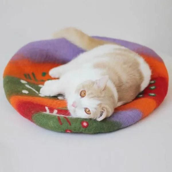 CatsCity Hand Crafted Christmas Theme Cat Cave with Wool Lining