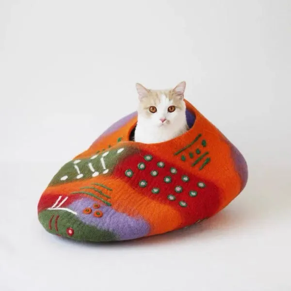 CatsCity Hand Crafted Christmas Theme Cat Cave with Wool Lining